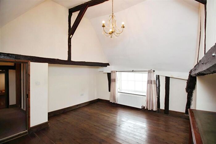 3 Bedroom Flat To Rent In Sun Street, Hitchin, Hertfordshire, SG5