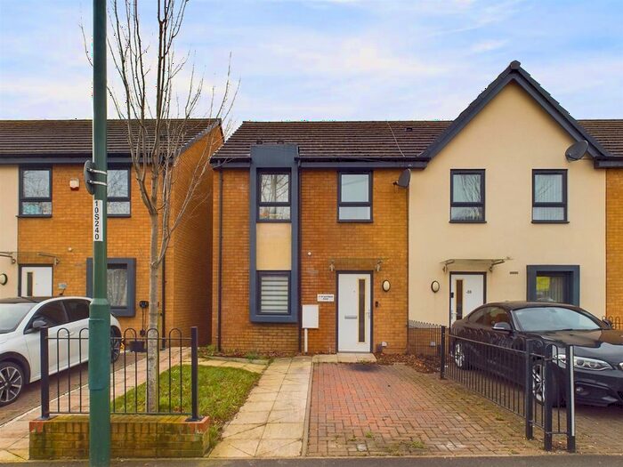 3 Bedroom End Of Terrace House To Rent In St. Matthias Road, Nottingham, NG3