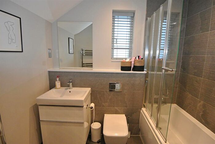 2 Bedroom Flat For Sale In High Street, Egham, TW20