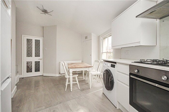 3 Bedroom Property To Rent In Glenfield Road, London, SW12