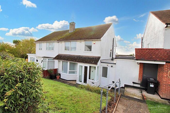 4 Bedroom Semi Detached House For Sale In Garston Crescent, Calcot, Reading, RG31