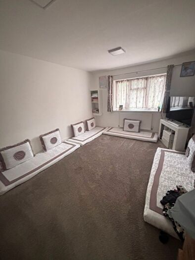2 Bedroom Flat To Rent In Hayes, UB3