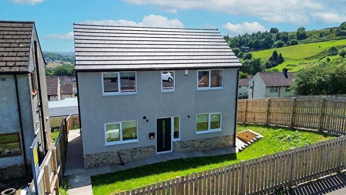 3 Bedroom Detached House For Sale In Clough Lane, Halifax, HX2