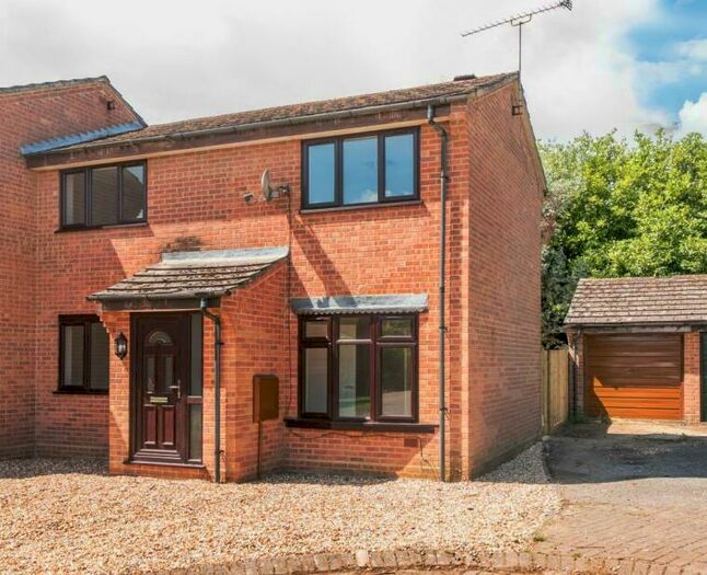 3 Bedroom Semi-Detached House For Sale In The Tyleshades, SO51