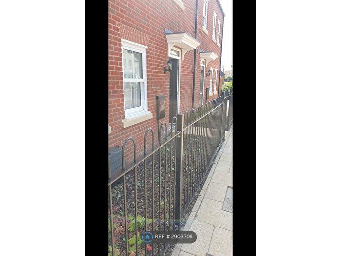5 Bedroom Semi-Detached House To Rent In Pioneer Way, Bicester, OX26