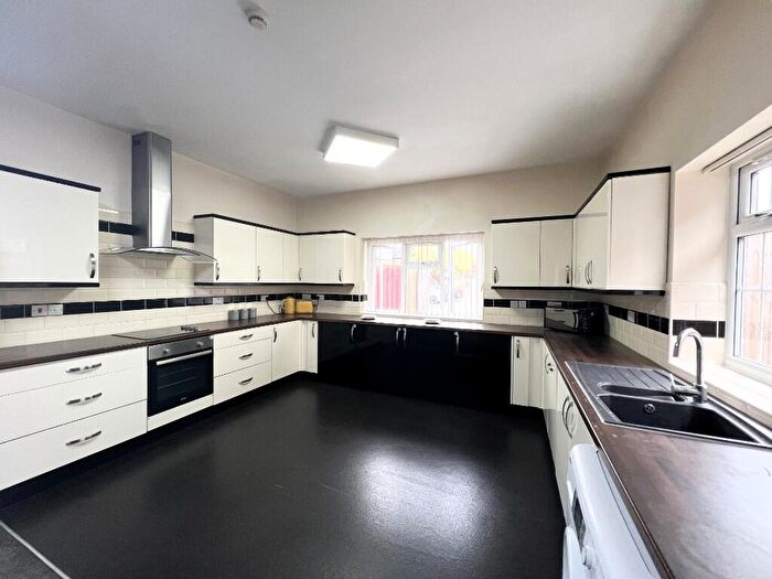 7 Bedroom Town House To Rent In Duffield Road, Derby, Low Security Deposit, DE1