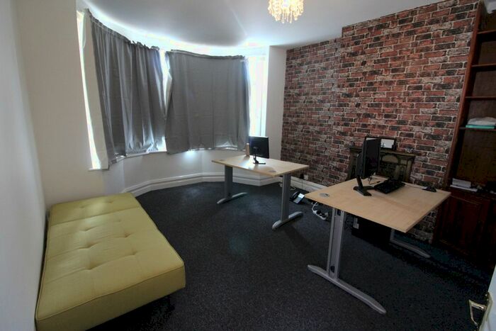 2 Bedroom Flat To Rent In North Street, Romford, RM1