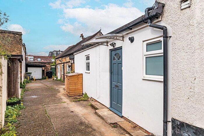 1 Bedroom Flat To Rent In Bushy Park Road, Teddington, TW11