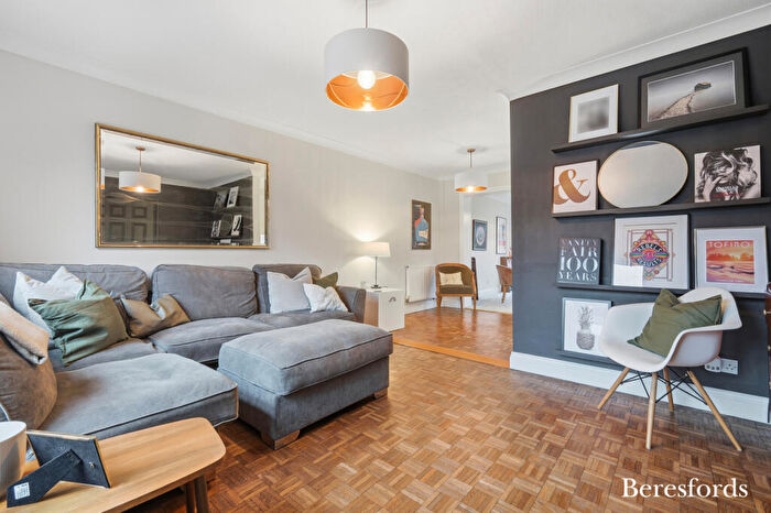 3 Bedroom Semi-Detached House For Sale In Long Ridings Avenue, Hutton, CM13