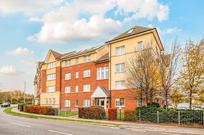 2 Bedroom Flat For Sale In Gainsborough Close, Basildon, SS14