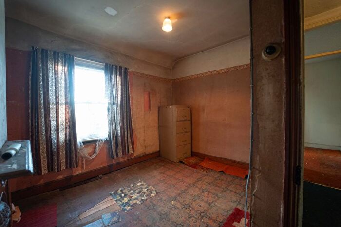 3 Bedroom End Of Terrace House For Sale In Leighswood Road, Aldridge, Walsall, WS9