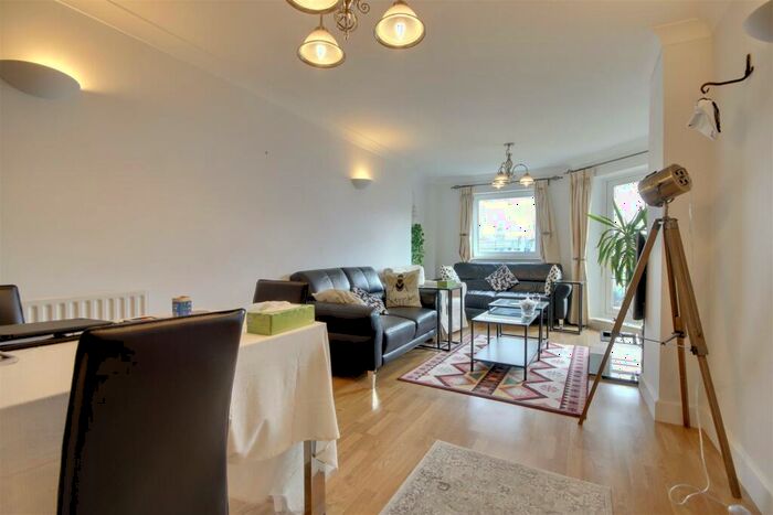 2 Bedroom Flat For Sale In Gunwharf Quays, Portsmouth, PO1
