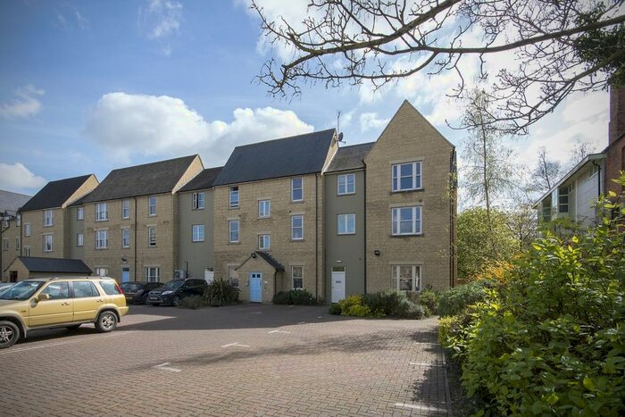 2 Bedroom Flat To Rent In Mill Walk, Witney, OX28