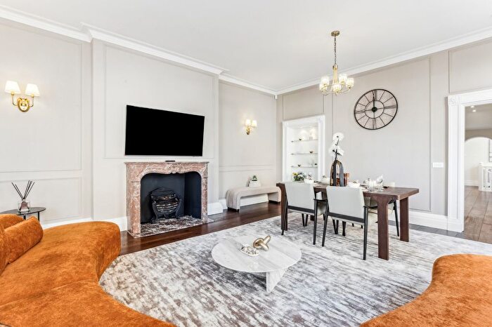 3 Bedroom Flat To Rent In Montagu Square, Marylebone, W1H