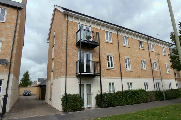 2 Bedroom Flat To Rent In Shepherds Court, Carterton, Oxon, OX18