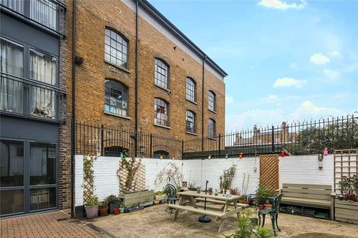 2 Bedroom Flat To Rent In Theatre Place, A New Cross Road, London, SE14