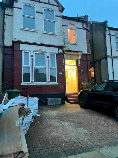 2 Bedroom Flat To Rent In Sunny Gardens Road, London, NW4