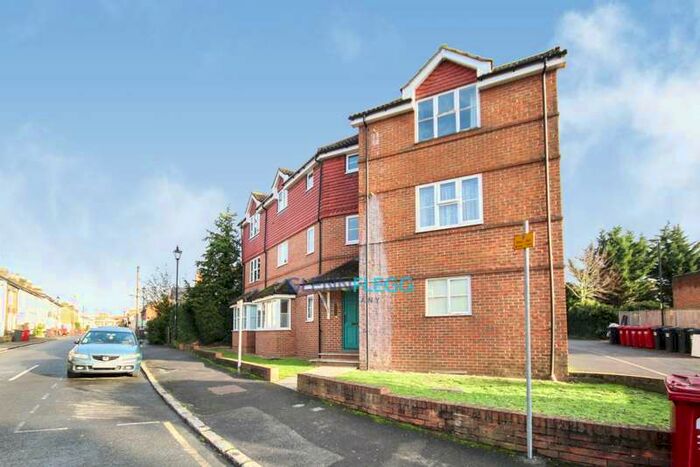 Apartment To Rent In ***let Agreed***alpha Street, Slough***let Agreed***, SL1