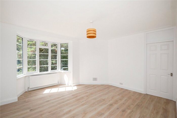 2 Bedroom Flat For Sale In Manor Court, Manor Gardens, London, W3