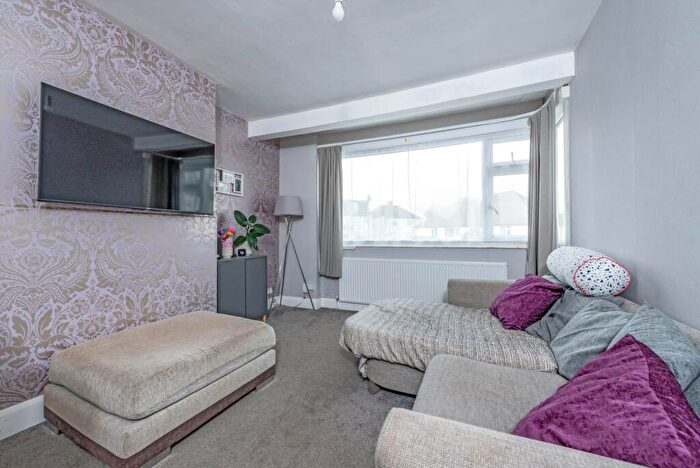2 Bedroom Maisonette To Rent In Rosebery Close, Morden, SM4