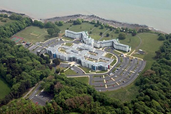 1 Bedroom Flat To Rent In The Headlands, Hayes Point, Hayes Road, Penarth, South Glamorgan, Qh, CF64