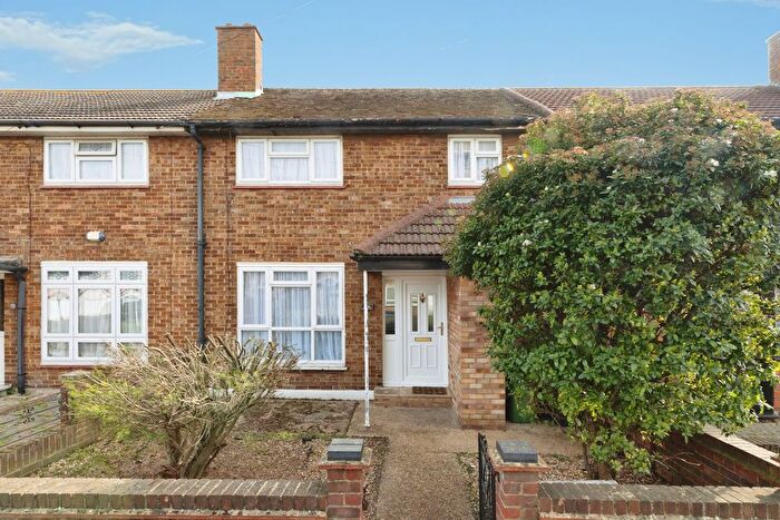 3 Bedroom Terraced House For Sale In Maybury Road, Barking, IG11