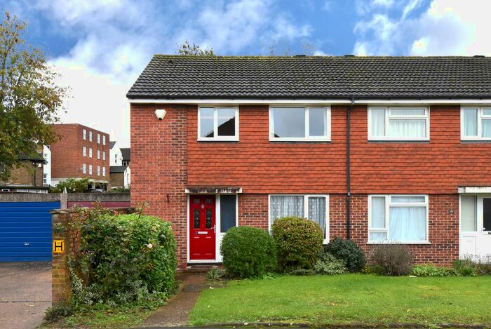 3 Bedroom End Of Terrace House To Rent In Cheveney Walk, Bromley, BR2