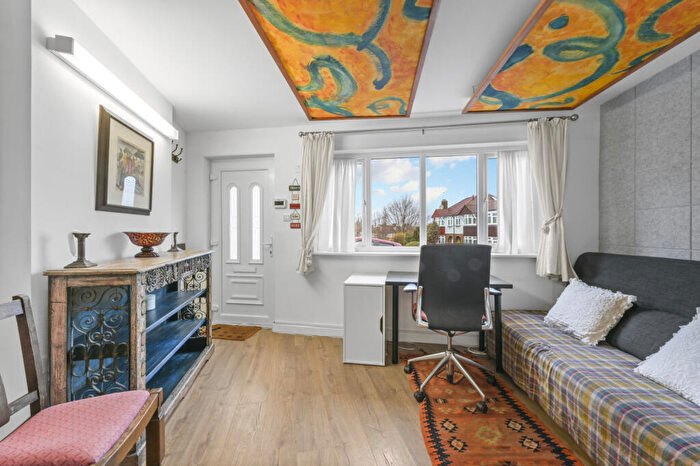 1 Bedroom Property To Rent In Churston Drive, Morden, SM4