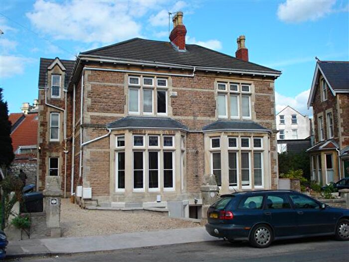 1 Bedroom Apartment To Rent In Garden Flat, Hurle Crescent, BS8