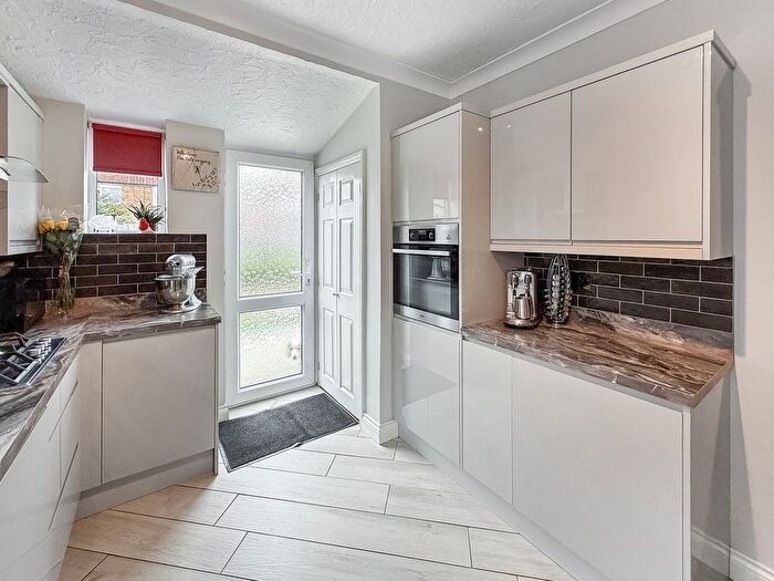 2 Bedroom Semi-Detached Bungalow For Sale In Hillary Close, Ipswich, IP4