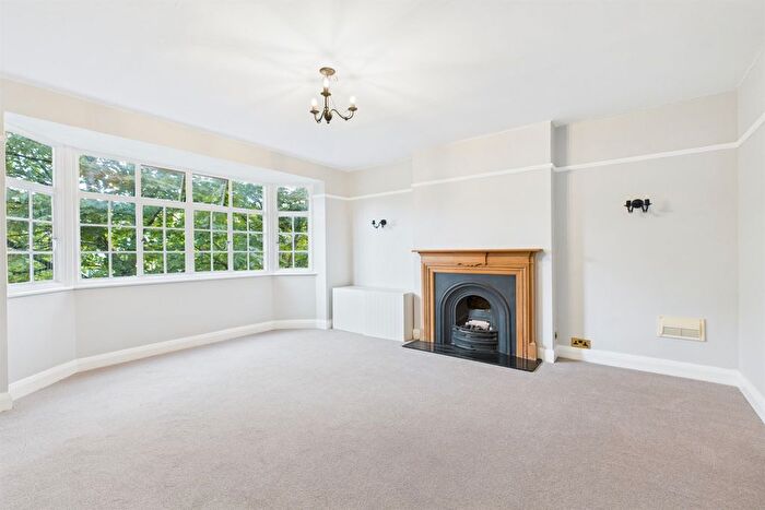 2 Bedroom Flat To Rent In Headley Court, Worple Road Merton, SW19