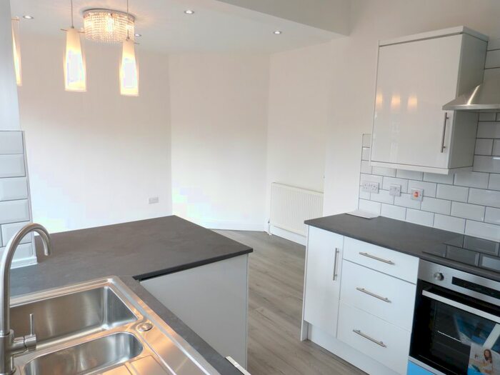 3 Bedroom End Of Terrace House To Rent In Lindsworth Road, Kings Norton, B30