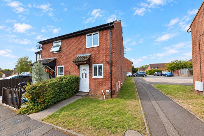 2 Bedroom Semi Detached House For Sale In Parishes Mead, Stevenage, SG2