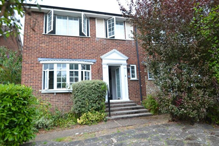 3 Bedroom End Of Terrace House To Rent In Station Road, Redhill, Surrey, RH1