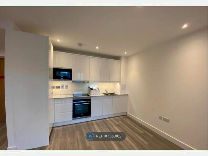 Studio To Rent In Grevillea House, London, NW9
