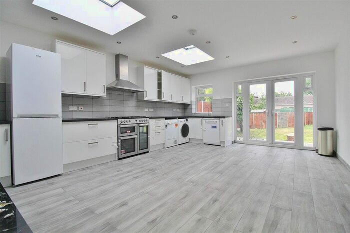 3 Bedroom Property To Rent In Green Parade, Whitton Road, Hounslow, TW3