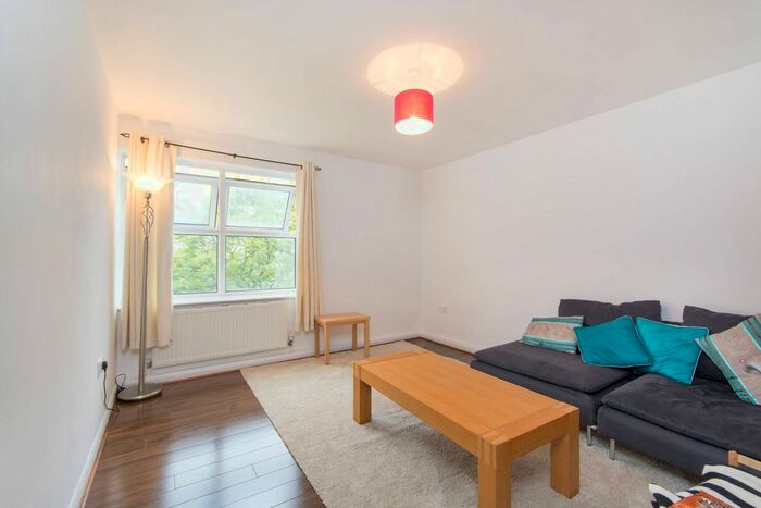 2 Bedroom Flat To Rent In Central Hill, Crystal Palace, London, SE19