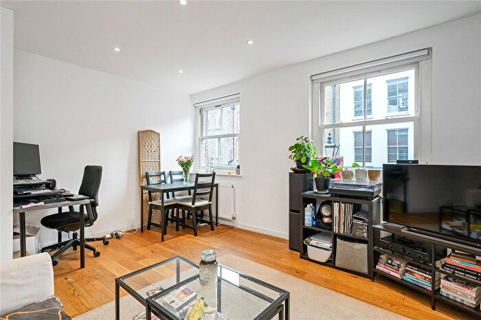 3 Bedroom Flat To Rent In Exmouth Market, Clerkenwell, London, EC1R