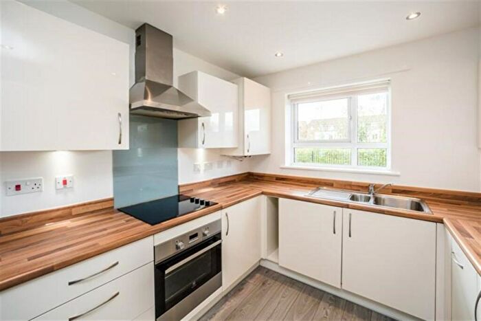 3 Bedroom Semi-Detached House To Rent In Millbank Close, OL8