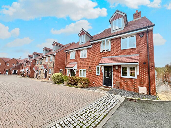 3 Bedroom Property To Rent In Lynch Close, Havant, PO9