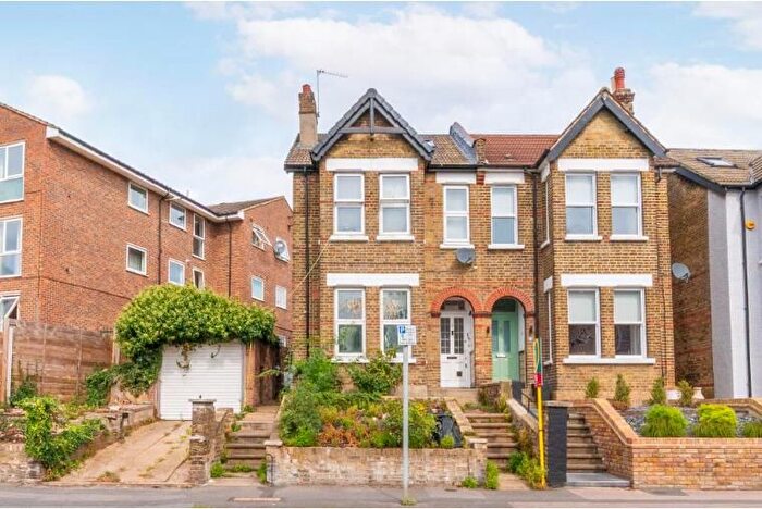 1 Bedroom Flat To Rent In Lower Road, Sutton, SM1