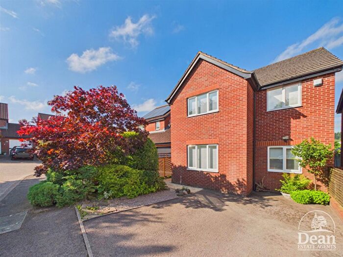 4 Bedroom Detached House For Sale In Grove Park, Whitecroft, Lydney, GL15