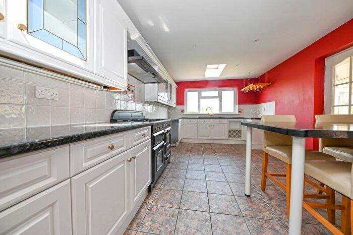 3 Bedroom Detached Bungalow To Rent In Greenfield Crescent, Waterlooville, PO8