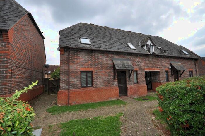 1 Bedroom Ground Maisonette To Rent In Canvey Walk, Chelmsford, Essex, CM1