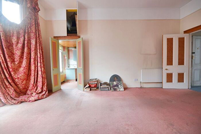 1 Bedroom Flat For Sale In Holland Road, London, W14