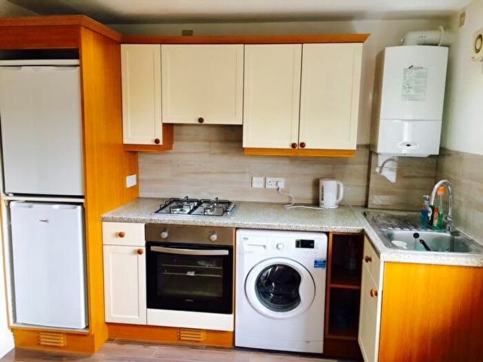 1 Bedroom Flat To Rent In Windmill Road, Brentford, TW8