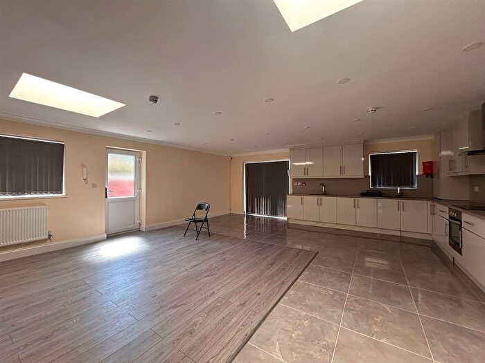 6 Bedroom Detached House To Rent In Windsor Road, Bray, Maidenhead, SL6