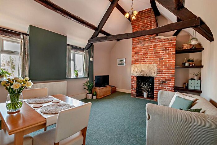 2 Bedroom Apartment For Sale In Cirencester, GL7