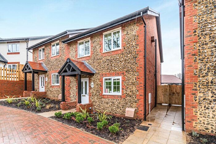 3 Bedroom Semi-Detached House To Rent In Goslings Turning, Bursledon, SO31