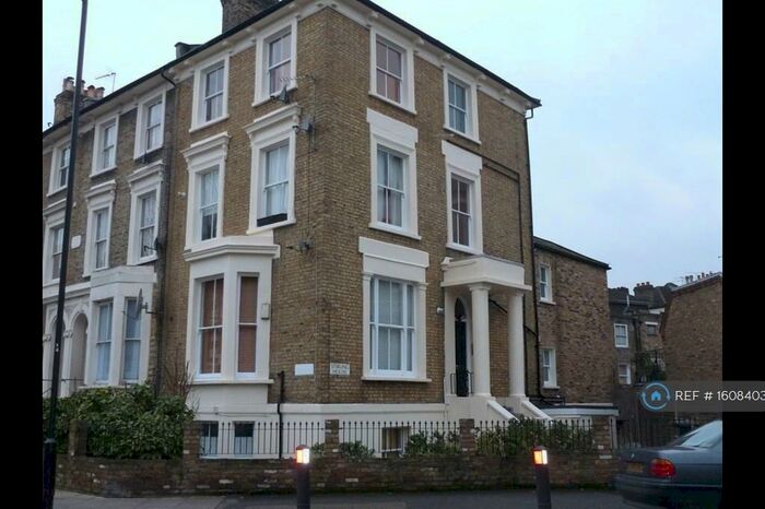 3 Bedroom Flat To Rent In Lauriston Road, London, E9